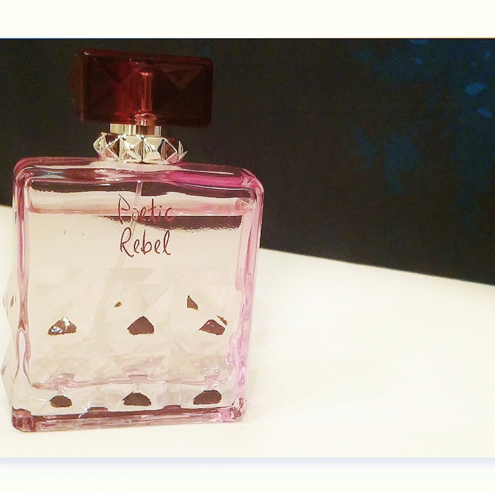 🌸Buckle Fragrance - Poetic Rebel